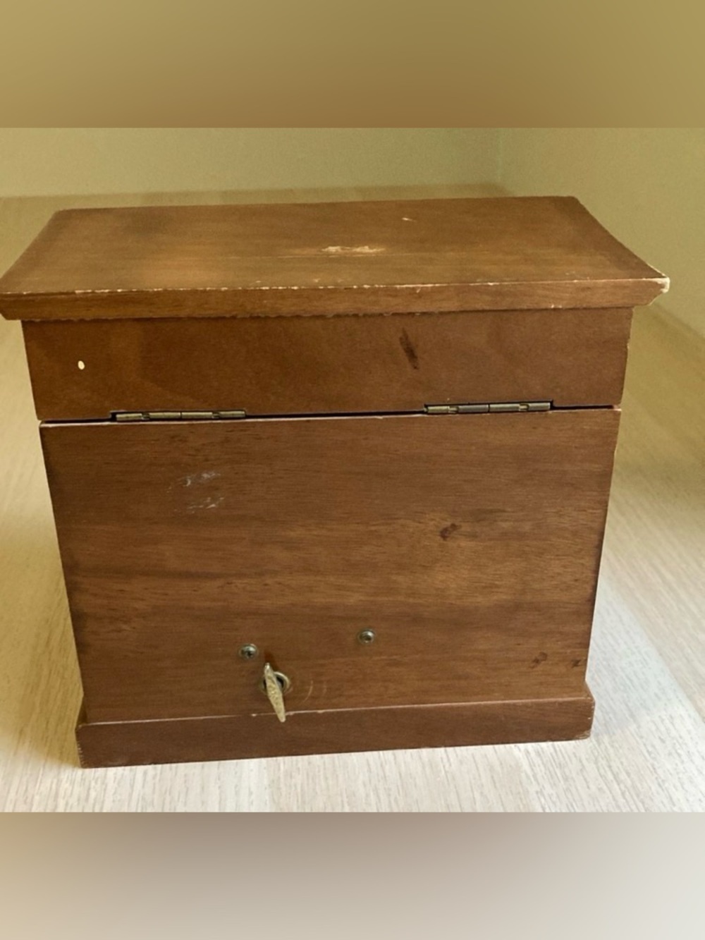 Vintage Brown Wooden Musical Jewelry Chest with Lattice Doors, One Drawer Box - Picture 16 of 17
